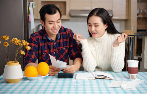 Couple managing household budget to be financially stable