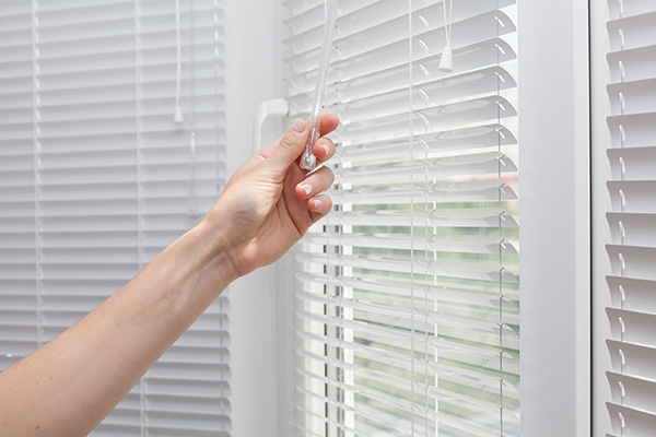 close blinds cut air conditioning bill
