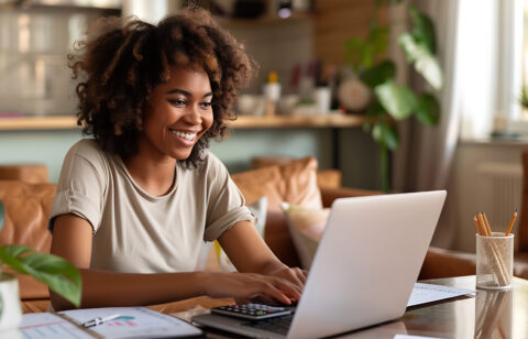 woman looking for an online job on computer