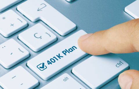 finger pressing a button on a computer that says 401k plan