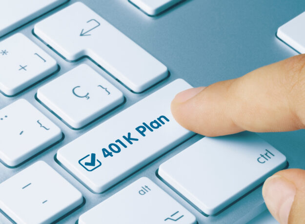 finger pressing a button on a computer that says 401k plan