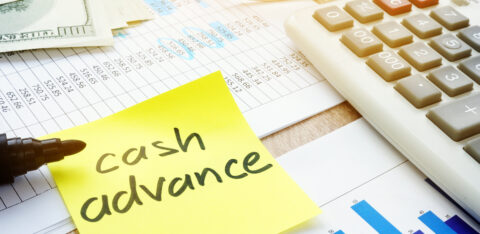 Memo stick about cash advance and calculator.